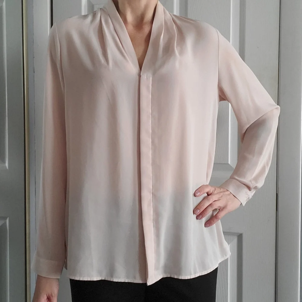 Jones New York EUC Women's Pale pink long sleeve blouse Large Button down - Picture 3 of 8